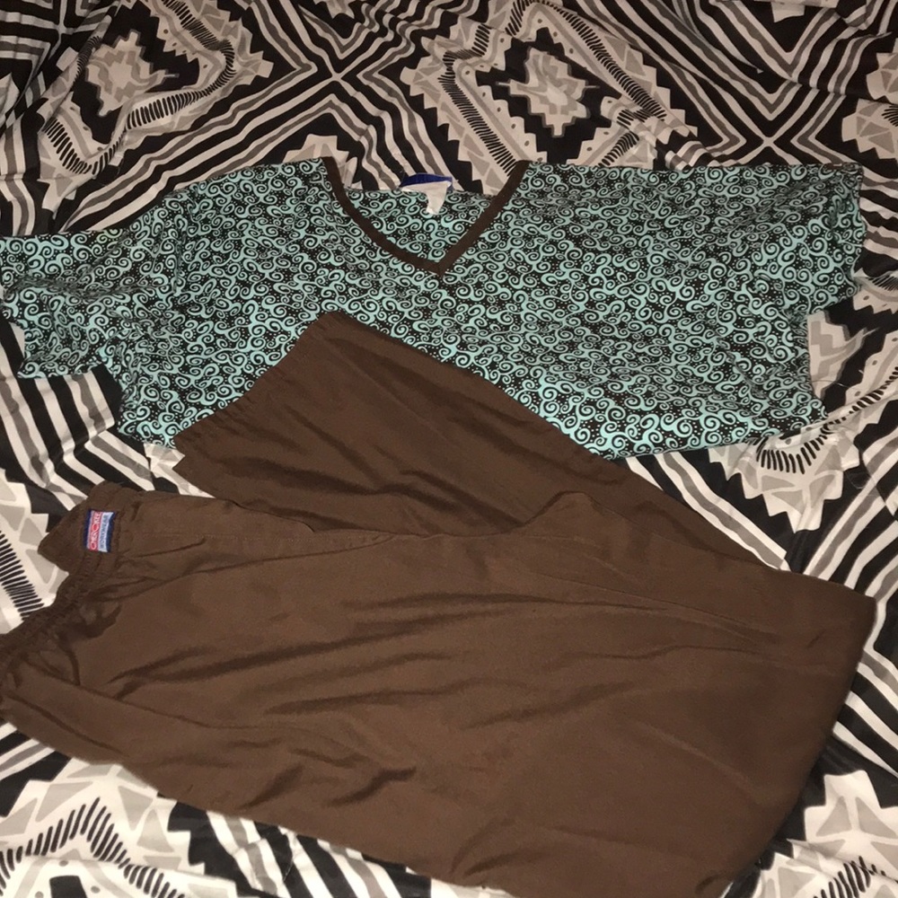 Scrub set